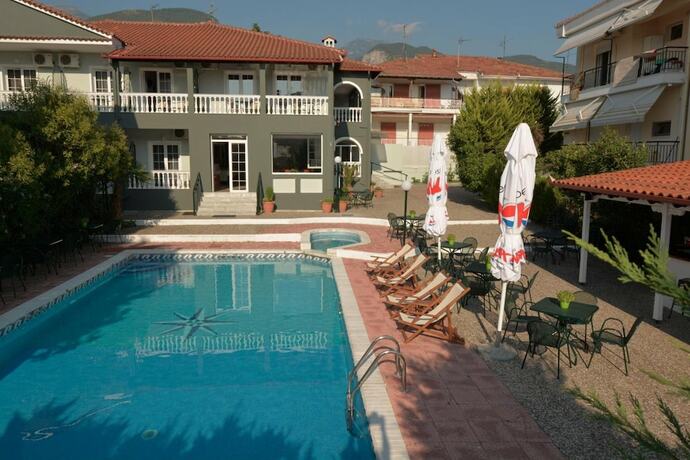 Imagen de la piscina del Hotel Olympus Villa Drosos. Foto 36