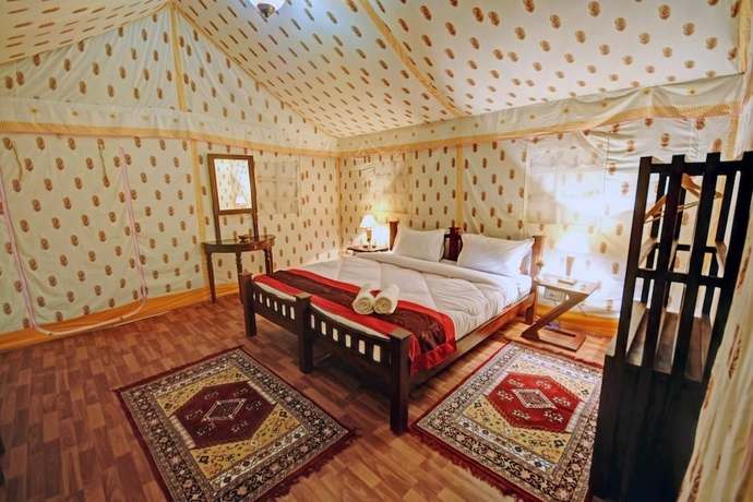 Imagen de la habitación del Hotel Om Desert Resort. Foto 8