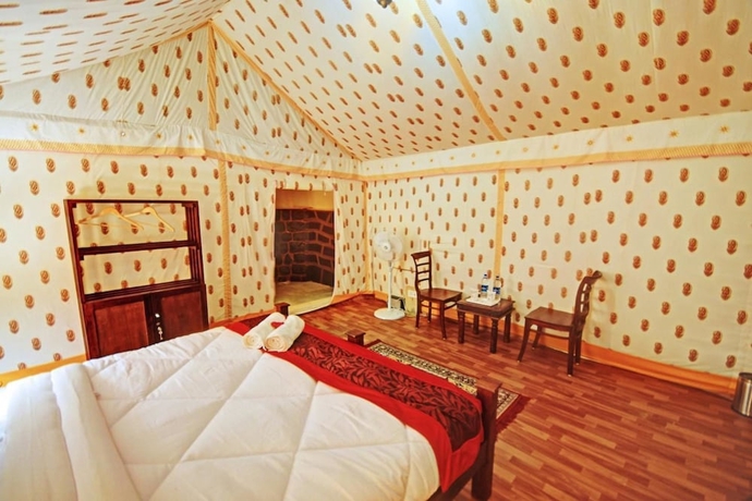 Imagen de la habitación del Hotel Om Desert Resort. Foto 9