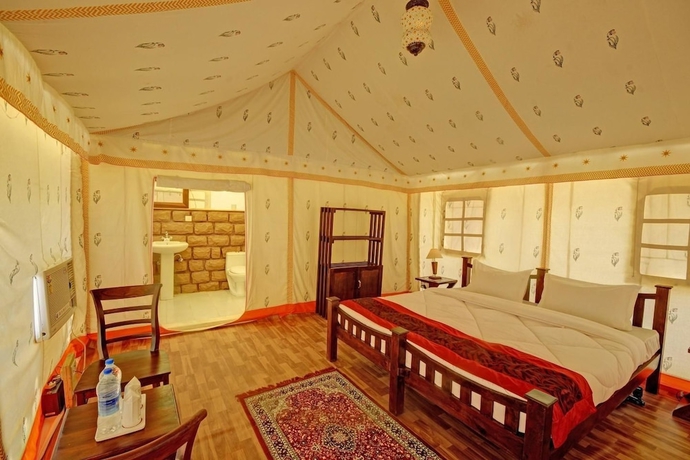 Imagen de la habitación del Hotel Om Desert Resort. Foto 10