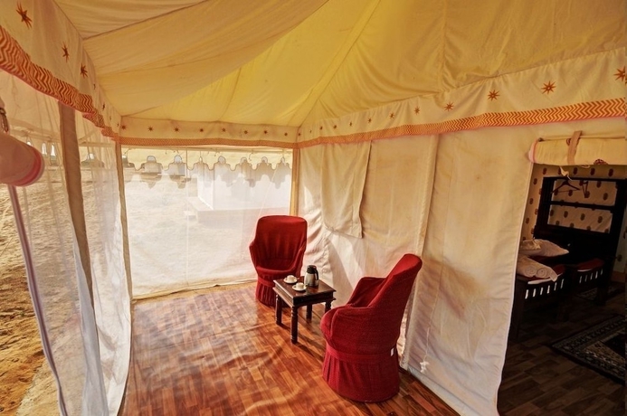 Imagen de la habitación del Hotel Om Desert Resort. Foto 11