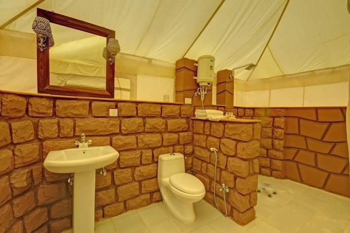 Imagen de la habitación del Hotel Om Desert Resort. Foto 13