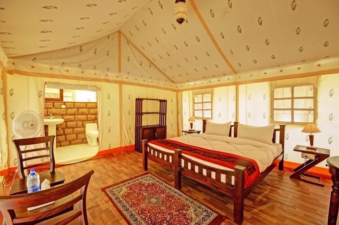 Imagen de los interiores del Hotel Om Desert Resort. Foto 18