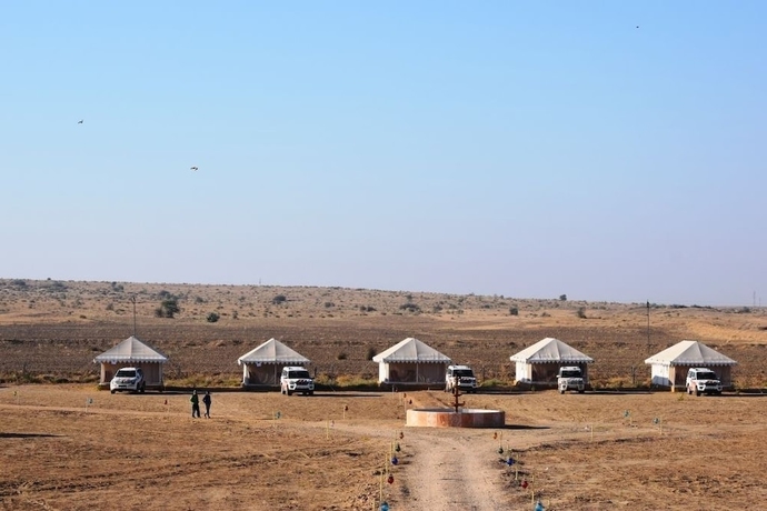 Imagen de los exteriores del Hotel Om Desert Resort. Foto 14