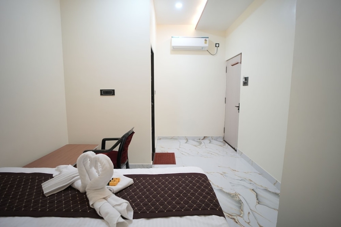 Imagen de la habitación del Hotel Om Palace Inn. Foto 9