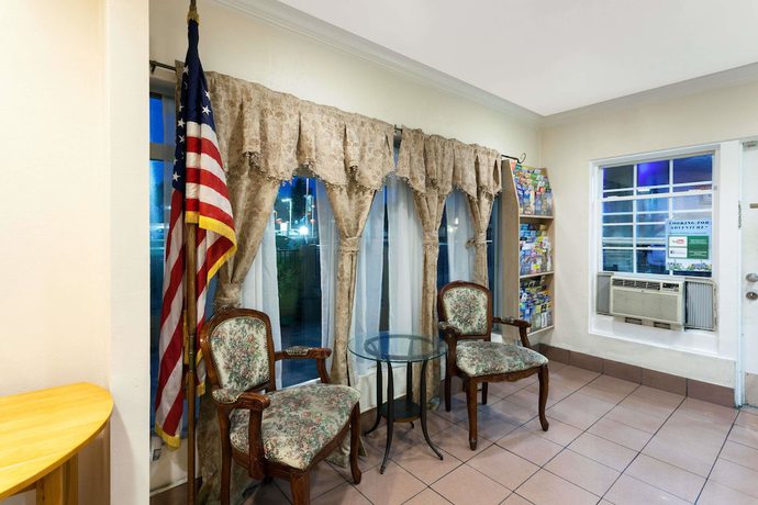Imagen de los interiores del Hotel Om Park Inn and Suites El Cajon near San Diego. Foto 10