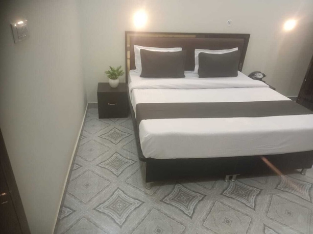 Imagen de la habitación del Hotel Om palace, Karchana. Foto 2