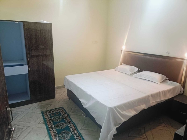 Imagen de la habitación del Hotel Om palace, Karchana. Foto 5