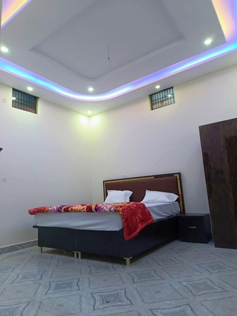 Imagen de la habitación del Hotel Om palace, Karchana. Foto 7