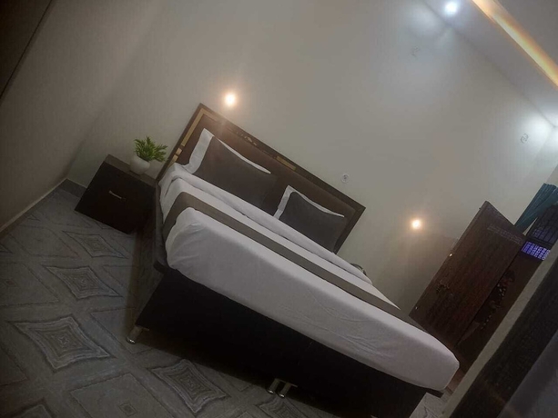 Imagen de la habitación del Hotel Om palace, Karchana. Foto 9