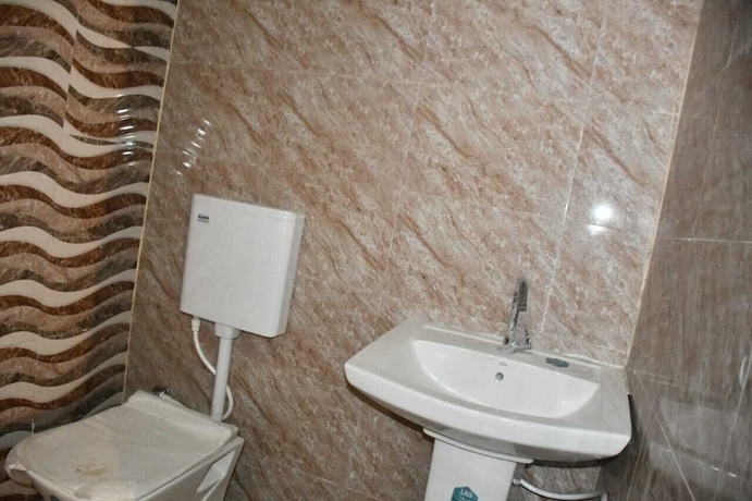 Imagen de la habitación del Hotel Om palace, Karchana. Foto 11