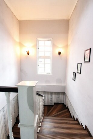 Imagen de los interiores del Hotel Omah Madam Bed and Breakfast. Foto 29