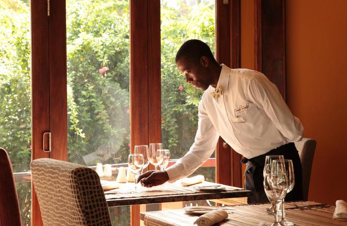 Imagen del bar/restaurante del Hotel Omali São Tomé. Foto 3