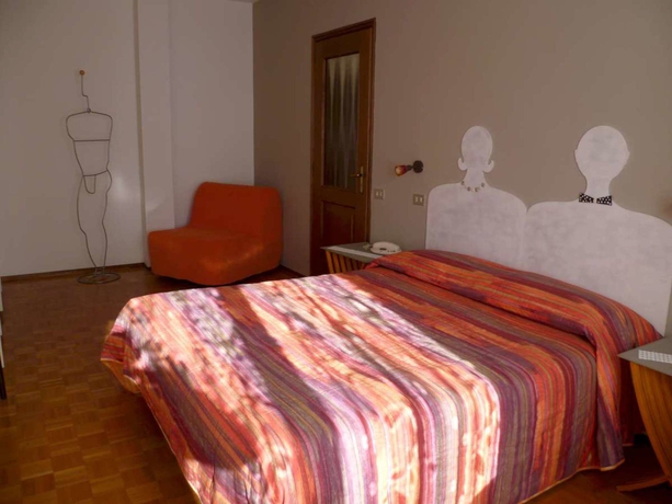 Imagen de la habitación del Hotel Omama. Foto 2