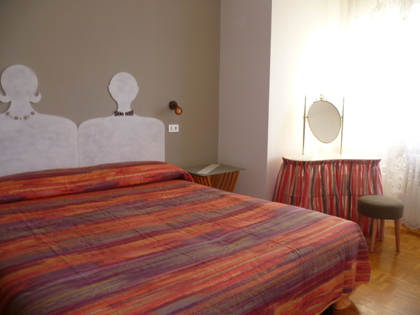 Imagen de la habitación del Hotel Omama. Foto 3