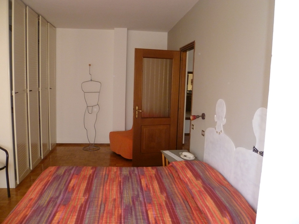Imagen de la habitación del Hotel Omama. Foto 4