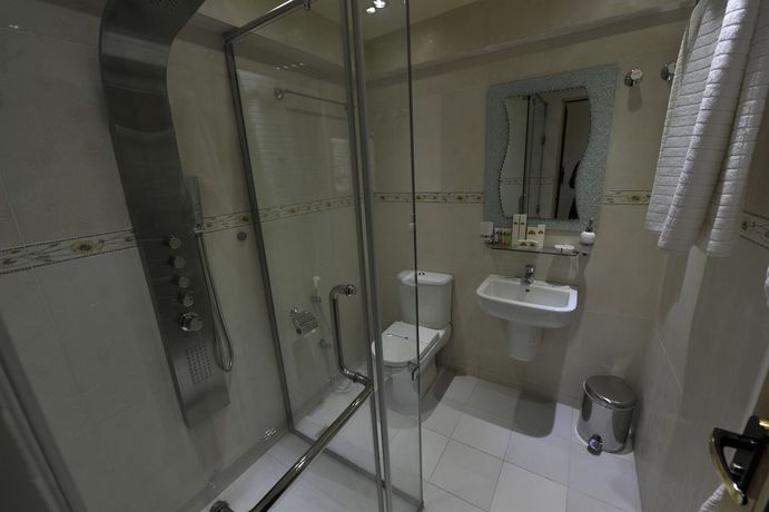 Imagen de los interiores del Hotel Oman Palm Suites. Foto 16