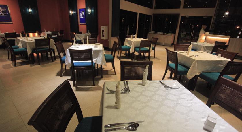 Imagen del bar/restaurante del Hotel Ombak Villa Langkawi. Foto 2