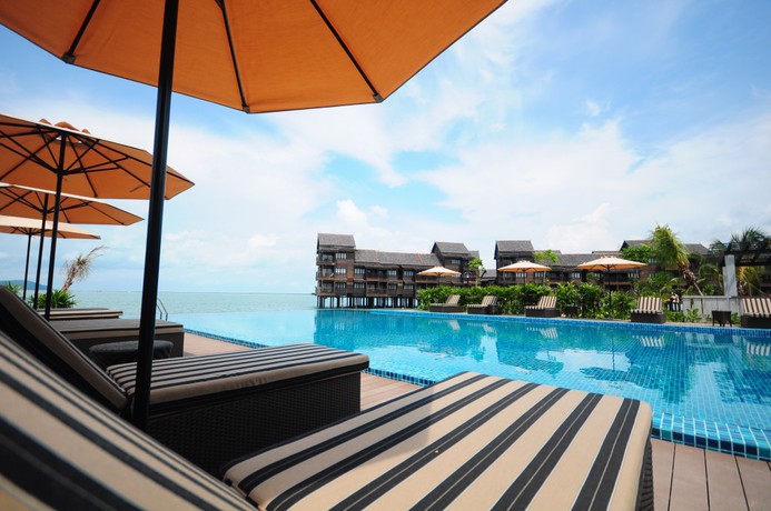 Imagen de la piscina del Hotel Ombak Villa Langkawi. Foto 11