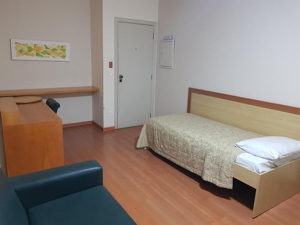Imagen de la habitación del Hotel Omega Flat. Foto 5