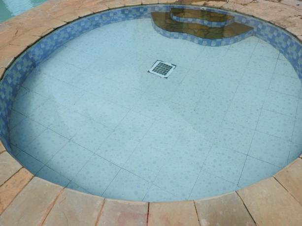 Imagen de la piscina del Hotel Omega Gardens, Nanyuki. Foto 15