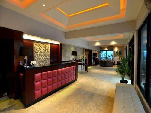 Imagen general del Hotel Omega Karawang. Foto 1