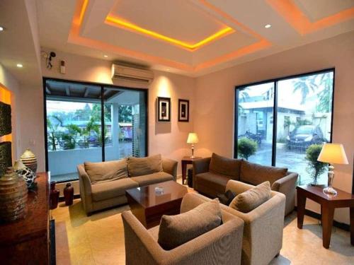 Imagen general del Hotel Omega Karawang. Foto 2