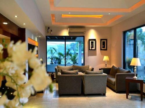 Imagen general del Hotel Omega Karawang. Foto 4