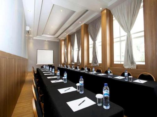 Imagen general del Hotel Omega Karawang. Foto 8