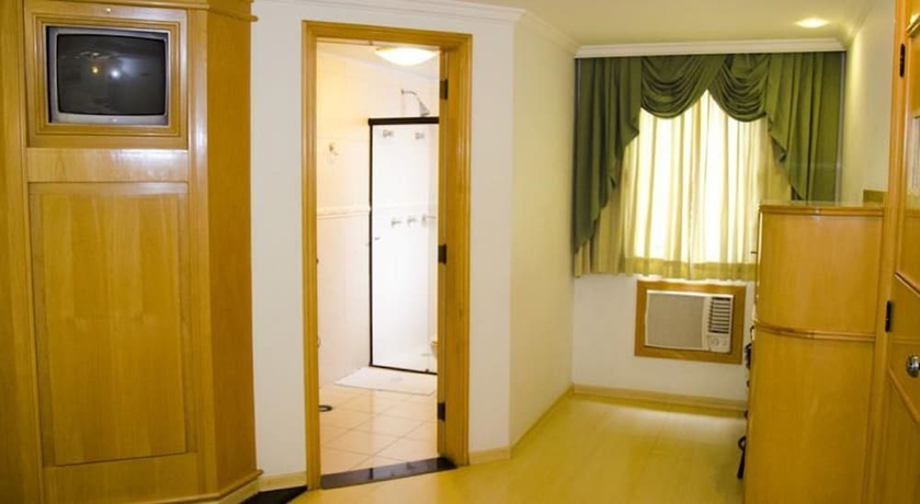 Imagen de la habitación del Hotel Omega Palace. Foto 5