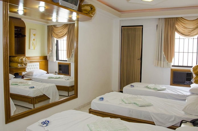 Imagen de la habitación del Hotel Omega Palace. Foto 12