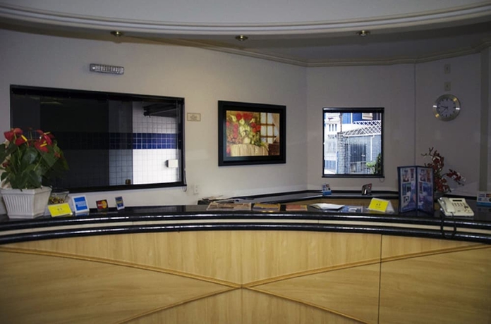 Imagen de los interiores del Hotel Omega Palace. Foto 19