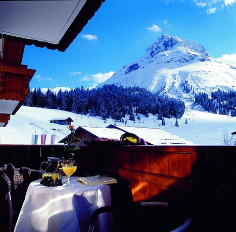 Imagen de los exteriores del Hotel Omesberg. Foto 8