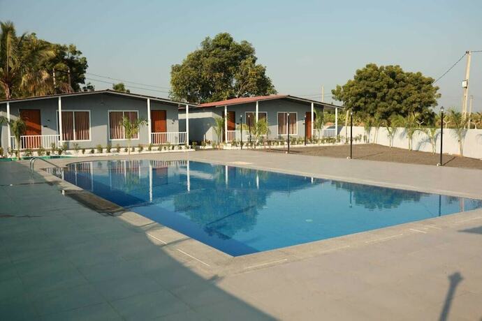 Imagen de la piscina del Hotel Omkara Resort. Foto 16