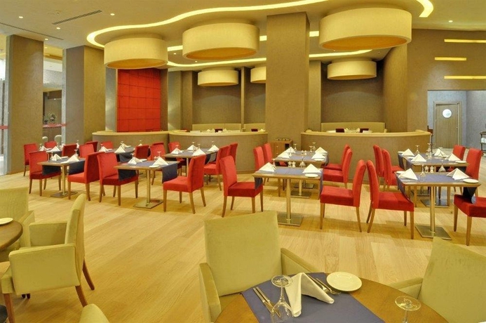 Imagen del bar/restaurante del Hotel Ommer. Foto 2