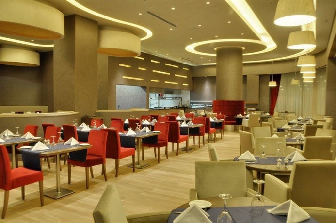 Imagen del bar/restaurante del Hotel Ommer. Foto 3