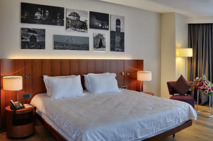 Imagen de la habitación del Hotel Ommer. Foto 7