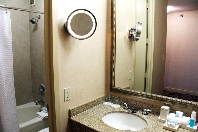 Imagen de la habitación del Hotel Omni Charlotte. Foto 3