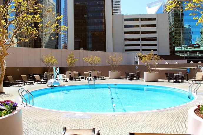 Imagen de la piscina del Hotel Omni Charlotte. Foto 16