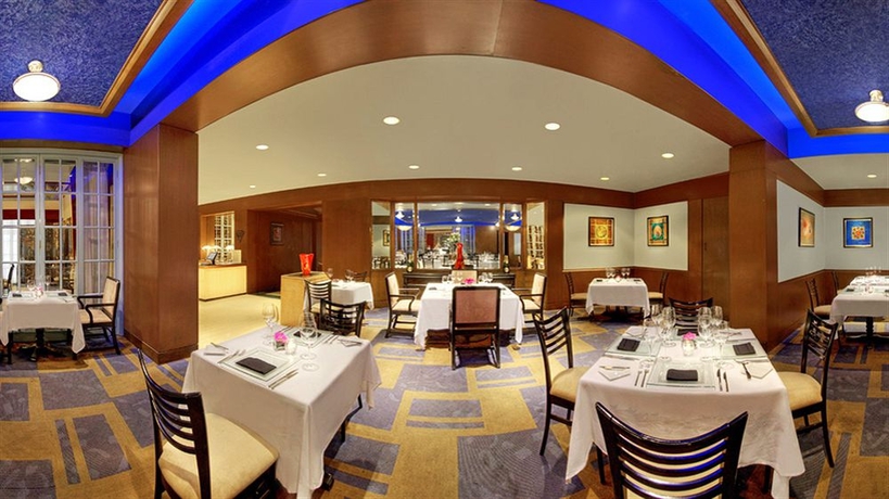 Imagen del bar/restaurante del Hotel Omni Houston. Foto 2