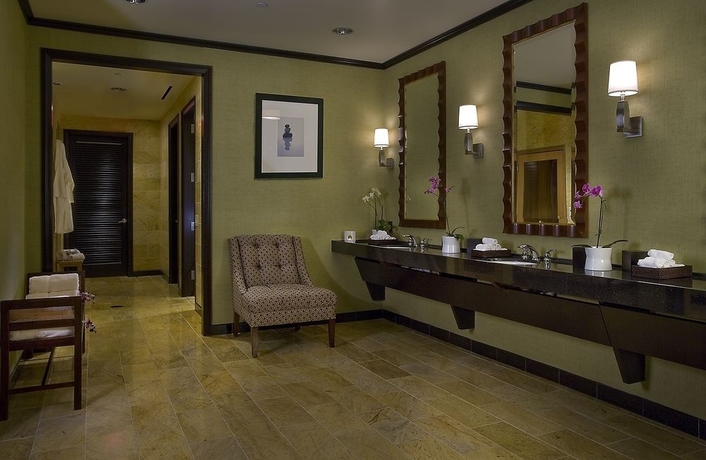 Imagen de la piscina del Hotel Omni Houston. Foto 13