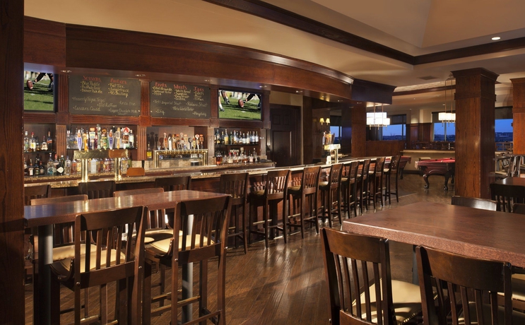 Imagen del bar/restaurante del Hotel Omni Interlocken. Foto 3