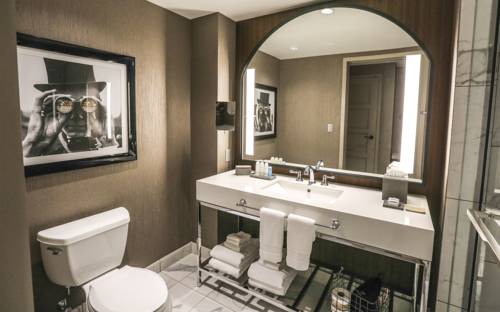 Imagen de la habitación del Hotel Omni Louisville. Foto 3
