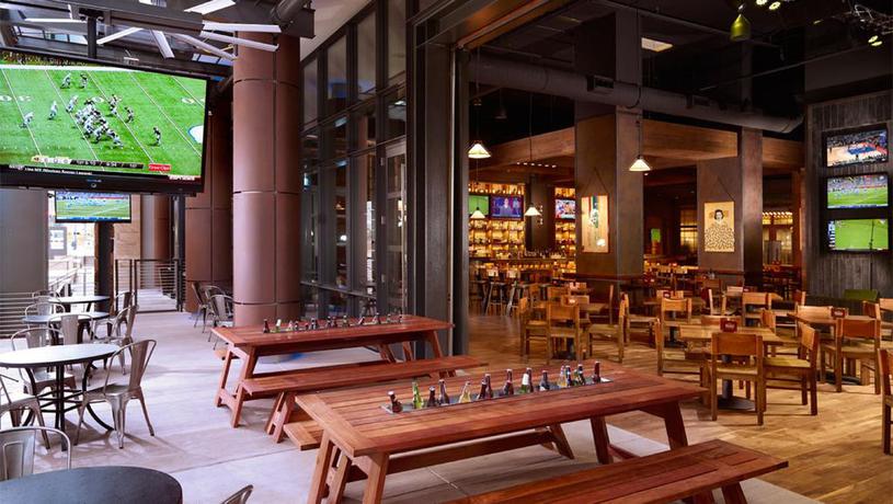 Imagen del bar/restaurante del Hotel Omni Nashville. Foto 3