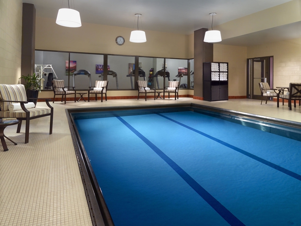 Imagen de la piscina del Hotel Omni Severin. Foto 16