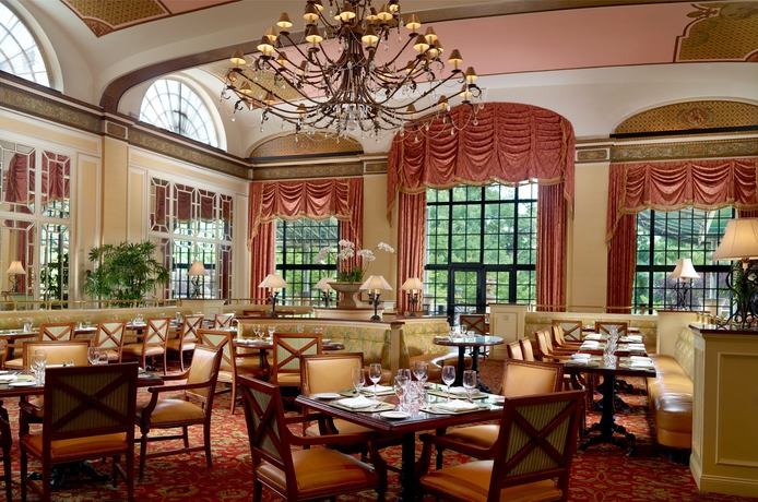 Imagen del bar/restaurante del Hotel Omni Shoreham. Foto 5