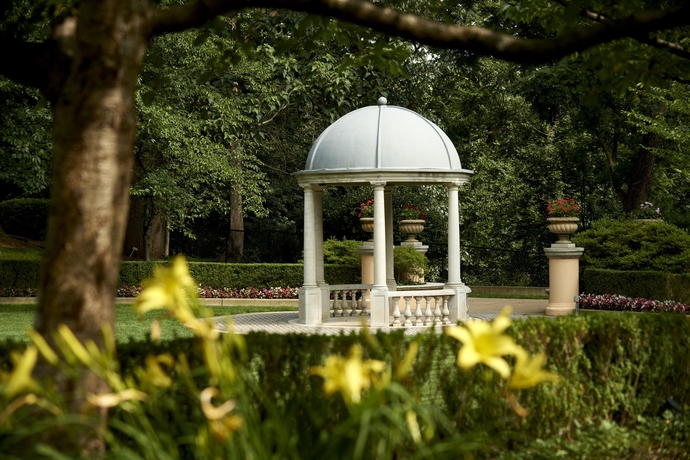 Imagen de los exteriores del Hotel Omni Shoreham. Foto 10