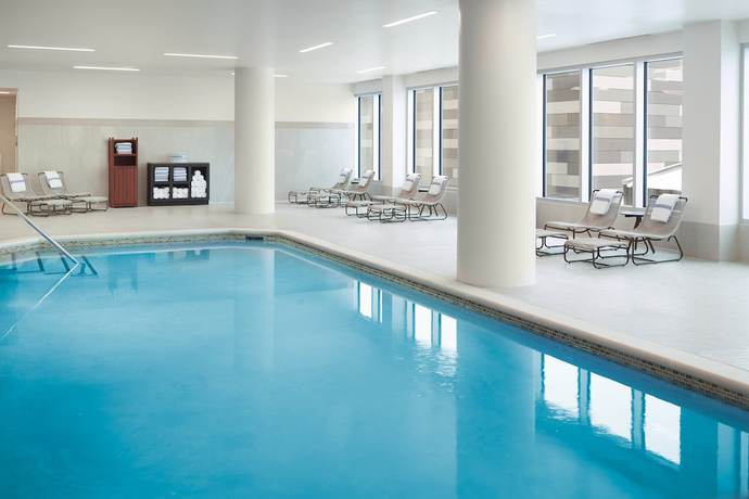Imagen de la piscina del Hotel Omni Viking Lakes. Foto 20