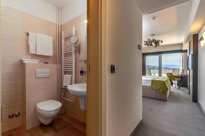 Imagen de la habitación del Hotel Omorika, Dramalj. Foto 10
