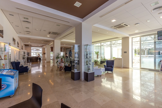 Imagen de los interiores del Hotel Omorika. Foto 16